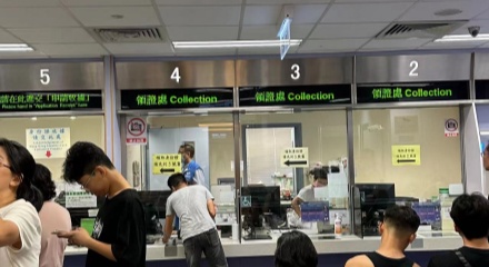 实惨！踩到港府底线，单程证转香港永居被秒拒！